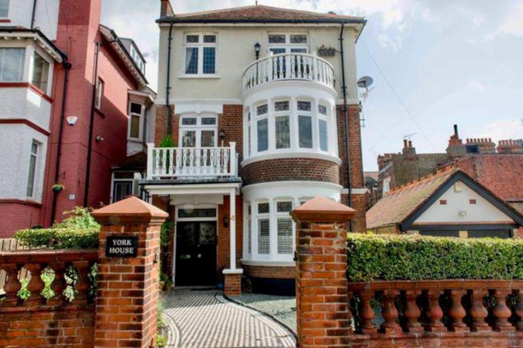 3 Bedroom Spacious Seaside Apartment With Estuary Views Southend-on-Sea Exterior foto